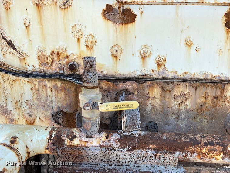 image for item DY0937 2004 Mack CH6000 water truck