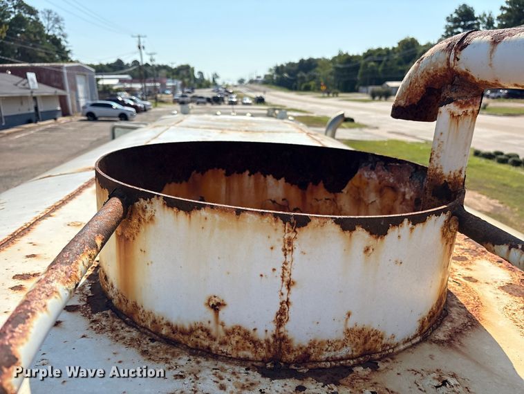 image for item DY0937 2004 Mack CH6000 water truck