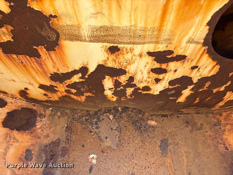 image for item DY0937 2004 Mack CH6000 water truck