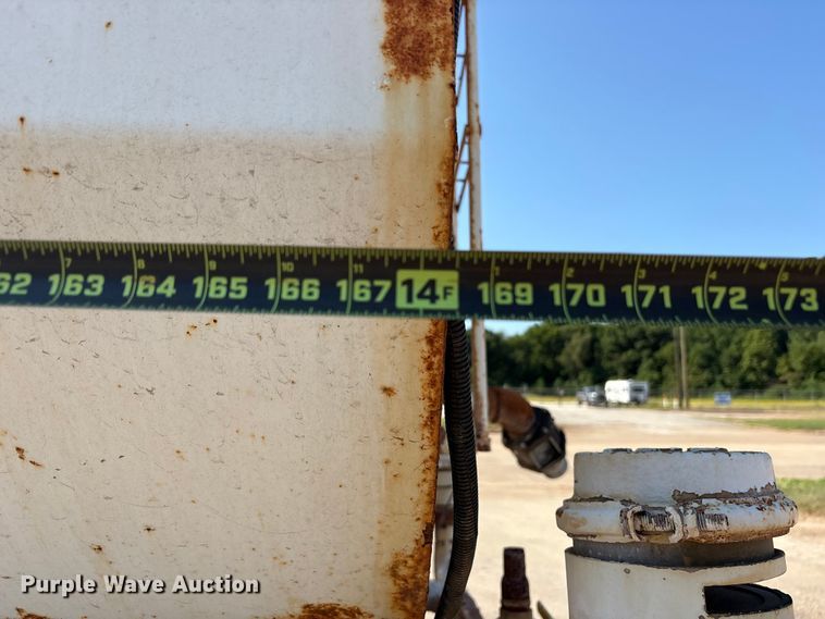 image for item DY0937 2004 Mack CH6000 water truck