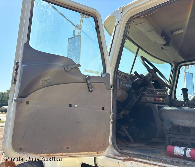 image for item DY0937 2004 Mack CH6000 water truck