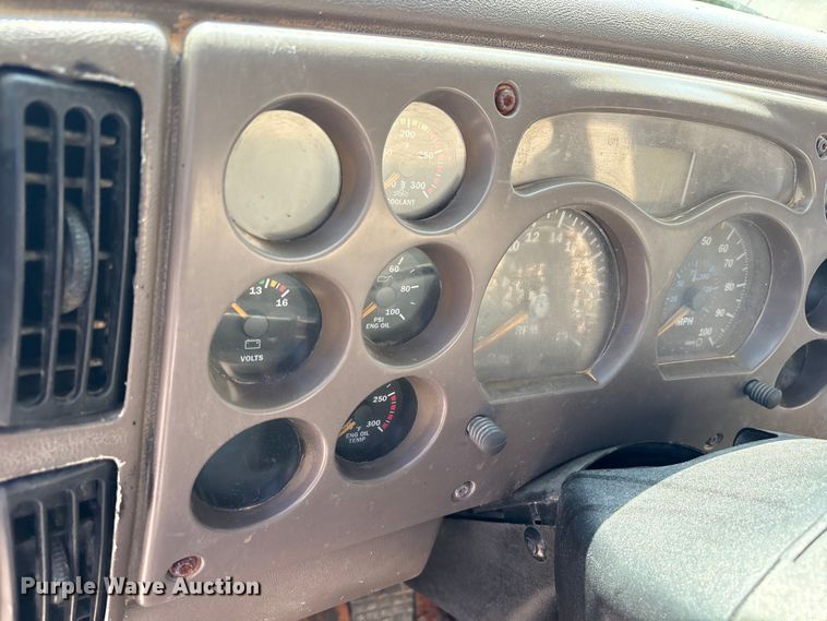 image for item DY0937 2004 Mack CH6000 water truck