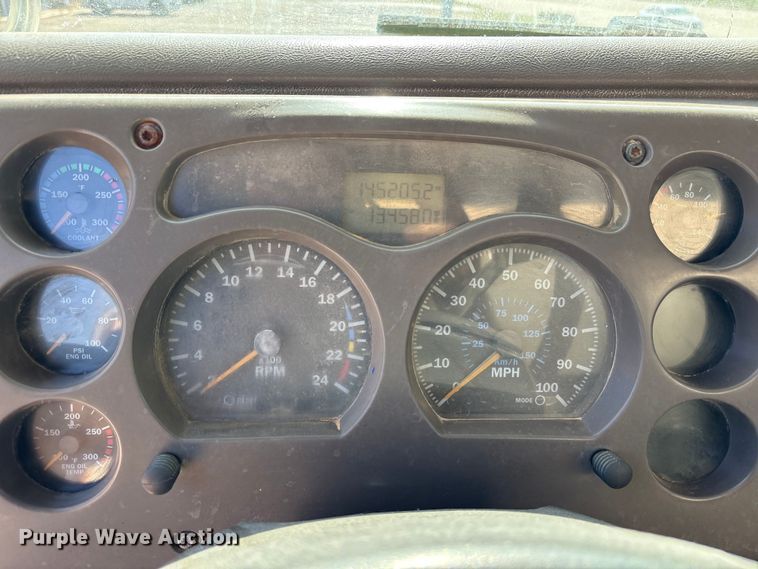 image for item DY0937 2004 Mack CH6000 water truck