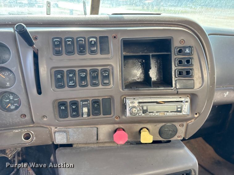 image for item DY0937 2004 Mack CH6000 water truck