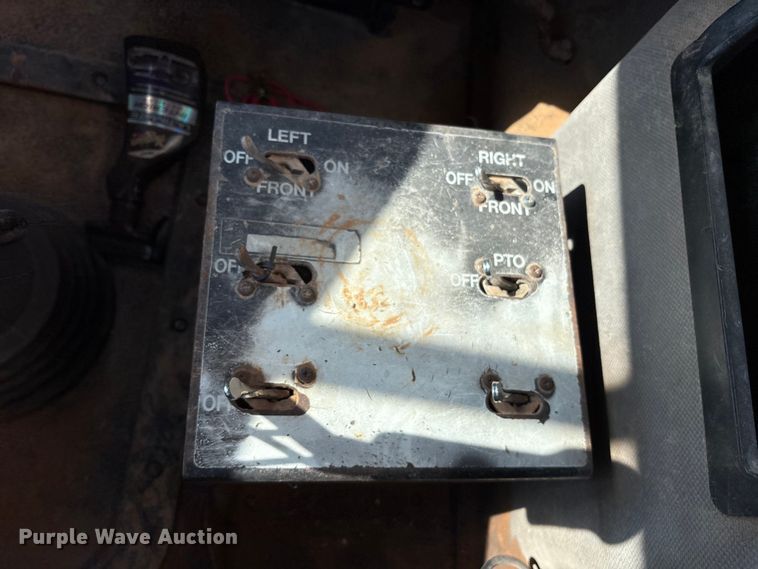 image for item DY0937 2004 Mack CH6000 water truck