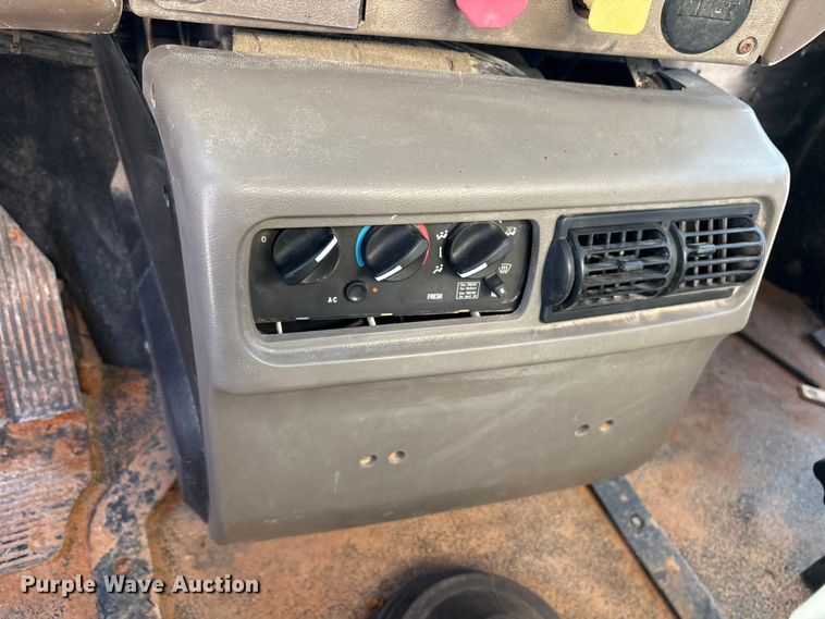 image for item DY0937 2004 Mack CH6000 water truck