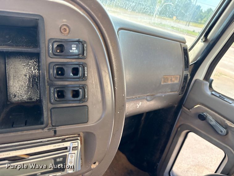 image for item DY0937 2004 Mack CH6000 water truck