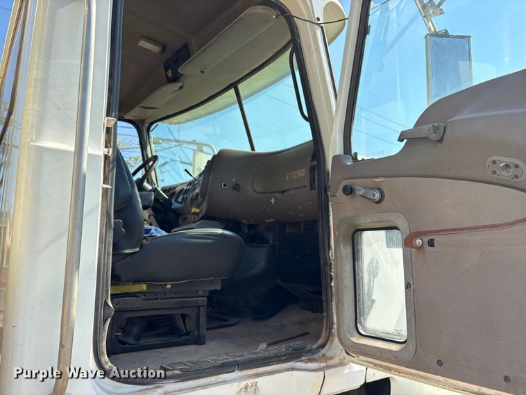 image for item DY0937 2004 Mack CH6000 water truck