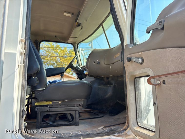 image for item DY0937 2004 Mack CH6000 water truck