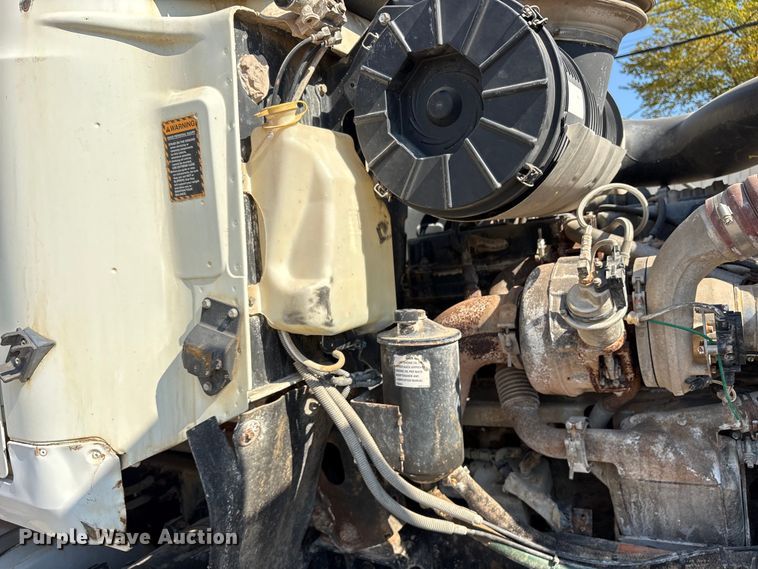 image for item DY0937 2004 Mack CH6000 water truck