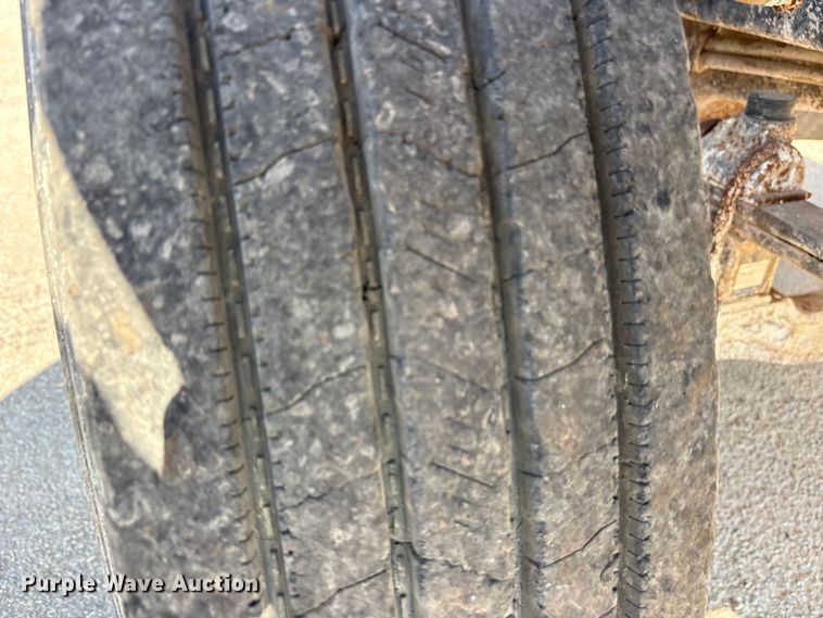 image for item DY0937 2004 Mack CH6000 water truck