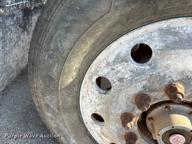 image for item DY0937 2004 Mack CH6000 water truck