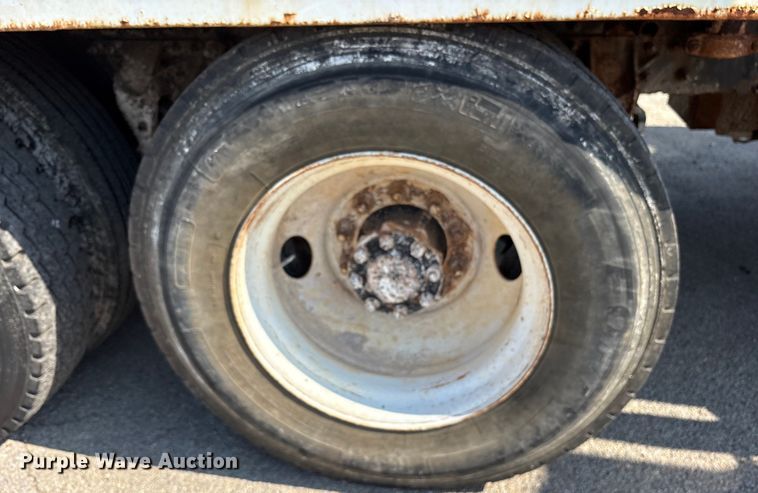 image for item DY0937 2004 Mack CH6000 water truck