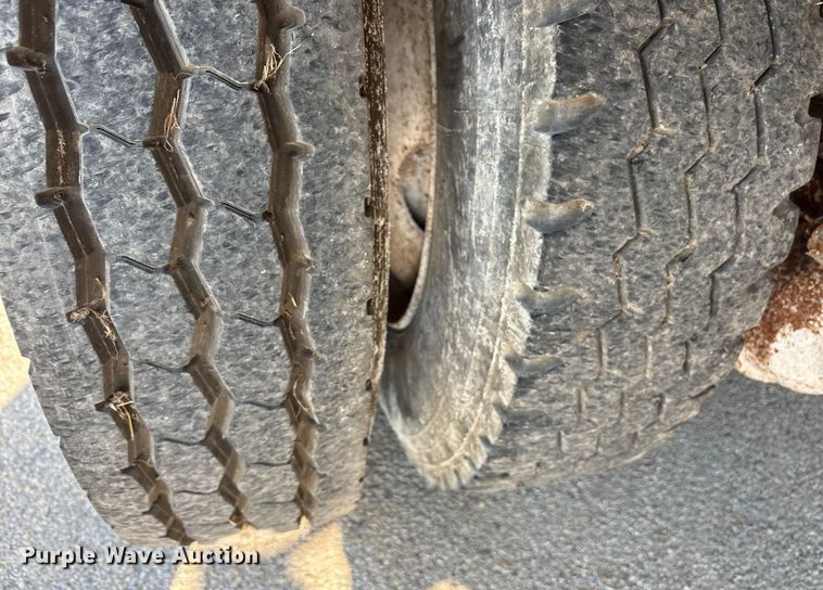 image for item DY0937 2004 Mack CH6000 water truck