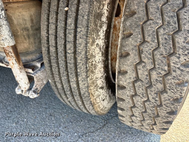 image for item DY0937 2004 Mack CH6000 water truck