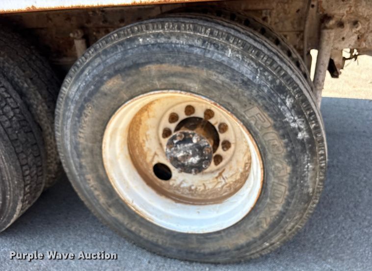 image for item DY0937 2004 Mack CH6000 water truck