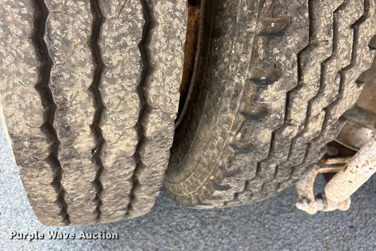 image for item DY0937 2004 Mack CH6000 water truck