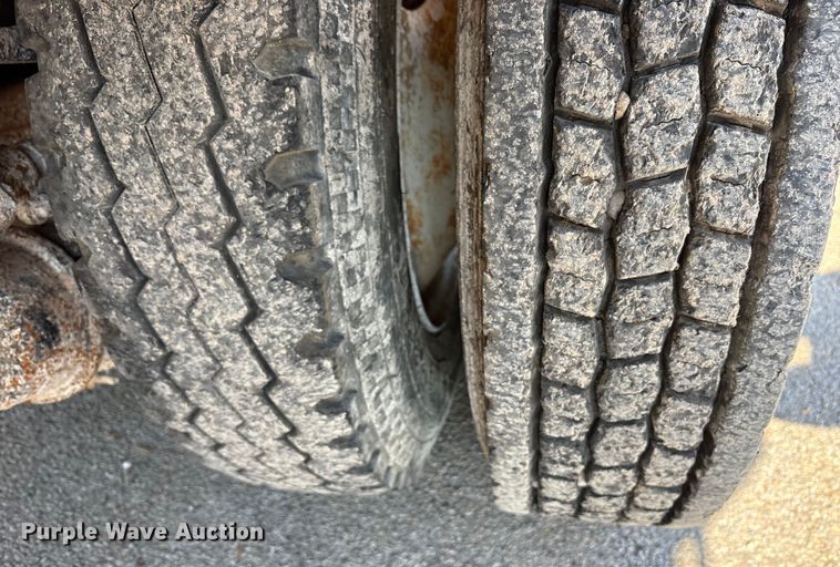 image for item DY0937 2004 Mack CH6000 water truck