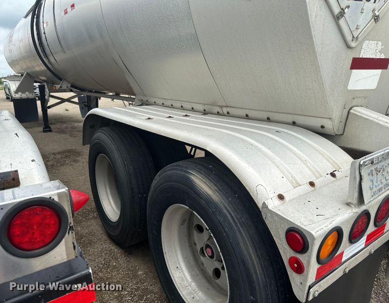 image for item EB2861 1998 Beall BIAST-75-I-SB tank trailer