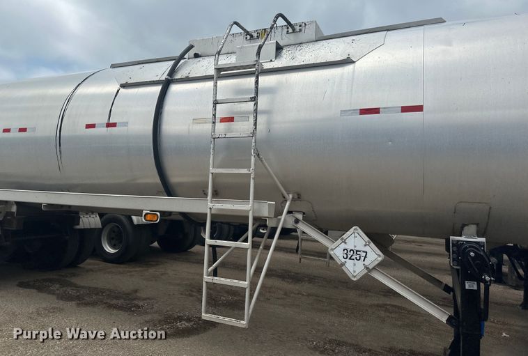 image for item EB2861 1998 Beall BIAST-75-I-SB tank trailer