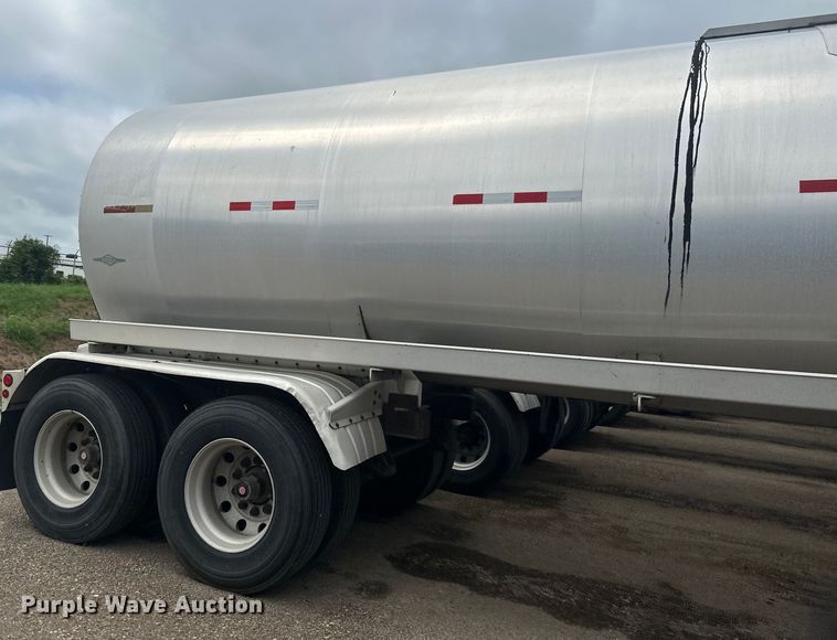 image for item EB2861 1998 Beall BIAST-75-I-SB tank trailer