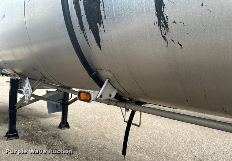 image for item EB2861 1998 Beall BIAST-75-I-SB tank trailer