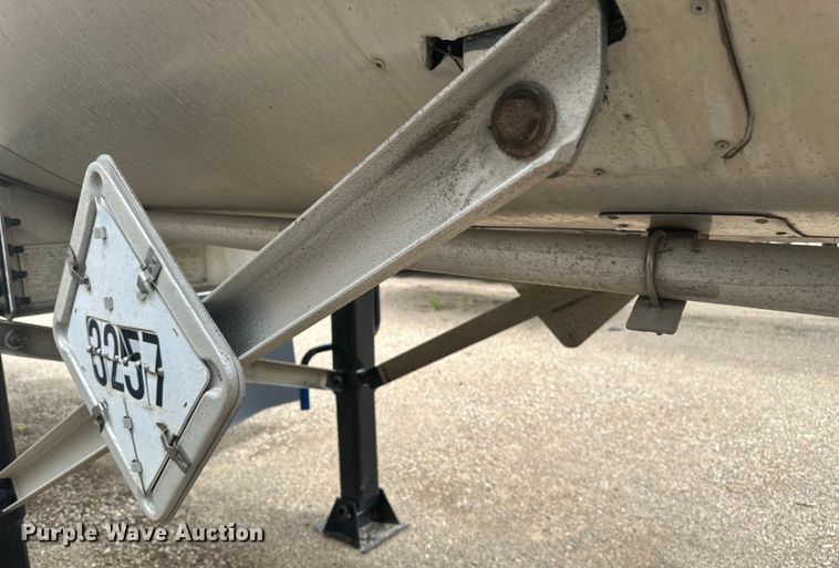 image for item EB2861 1998 Beall BIAST-75-I-SB tank trailer