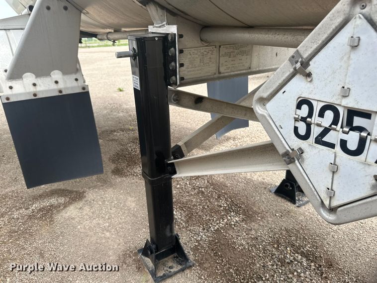 image for item EB2861 1998 Beall BIAST-75-I-SB tank trailer