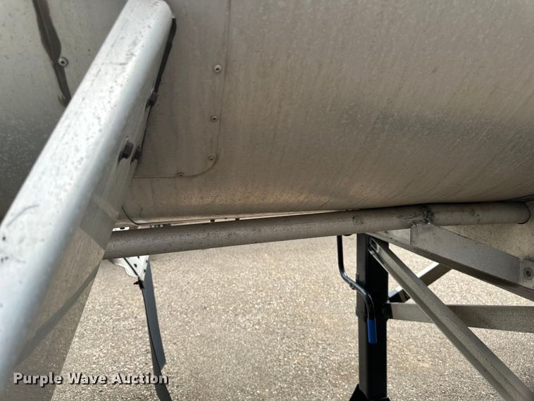 image for item EB2861 1998 Beall BIAST-75-I-SB tank trailer