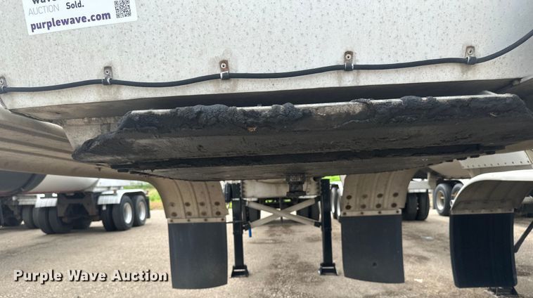 image for item EB2861 1998 Beall BIAST-75-I-SB tank trailer