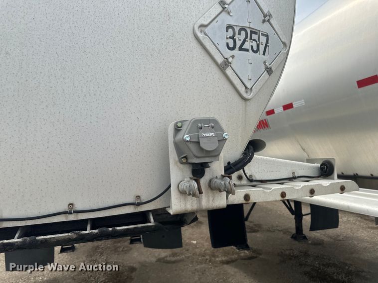 image for item EB2861 1998 Beall BIAST-75-I-SB tank trailer