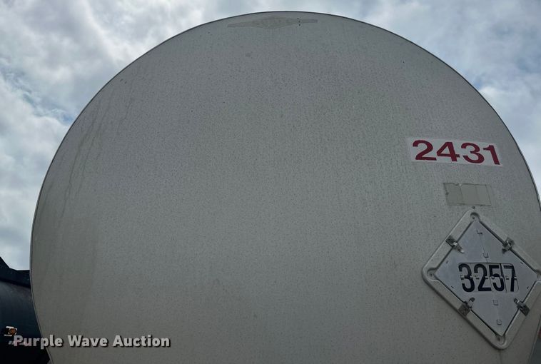 image for item EB2861 1998 Beall BIAST-75-I-SB tank trailer