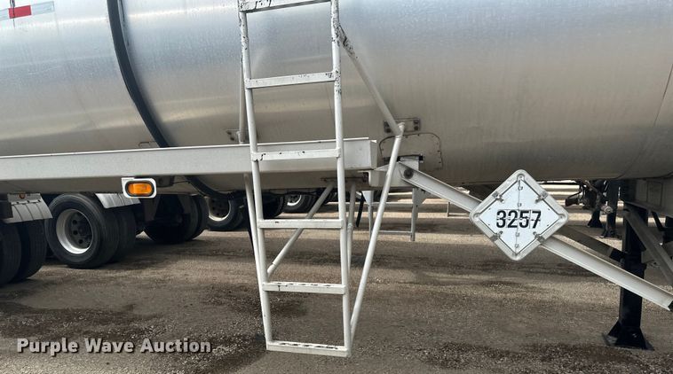 image for item EB2861 1998 Beall BIAST-75-I-SB tank trailer