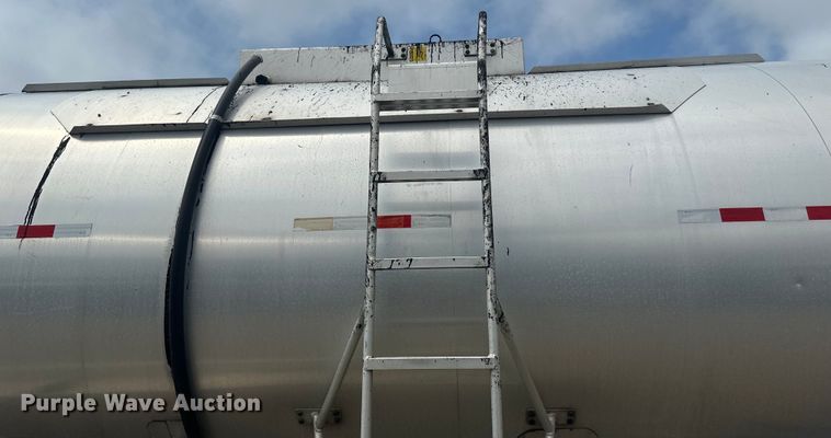 image for item EB2861 1998 Beall BIAST-75-I-SB tank trailer