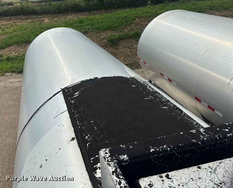 image for item EB2861 1998 Beall BIAST-75-I-SB tank trailer