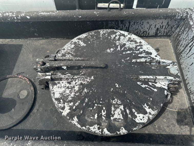 image for item EB2861 1998 Beall BIAST-75-I-SB tank trailer