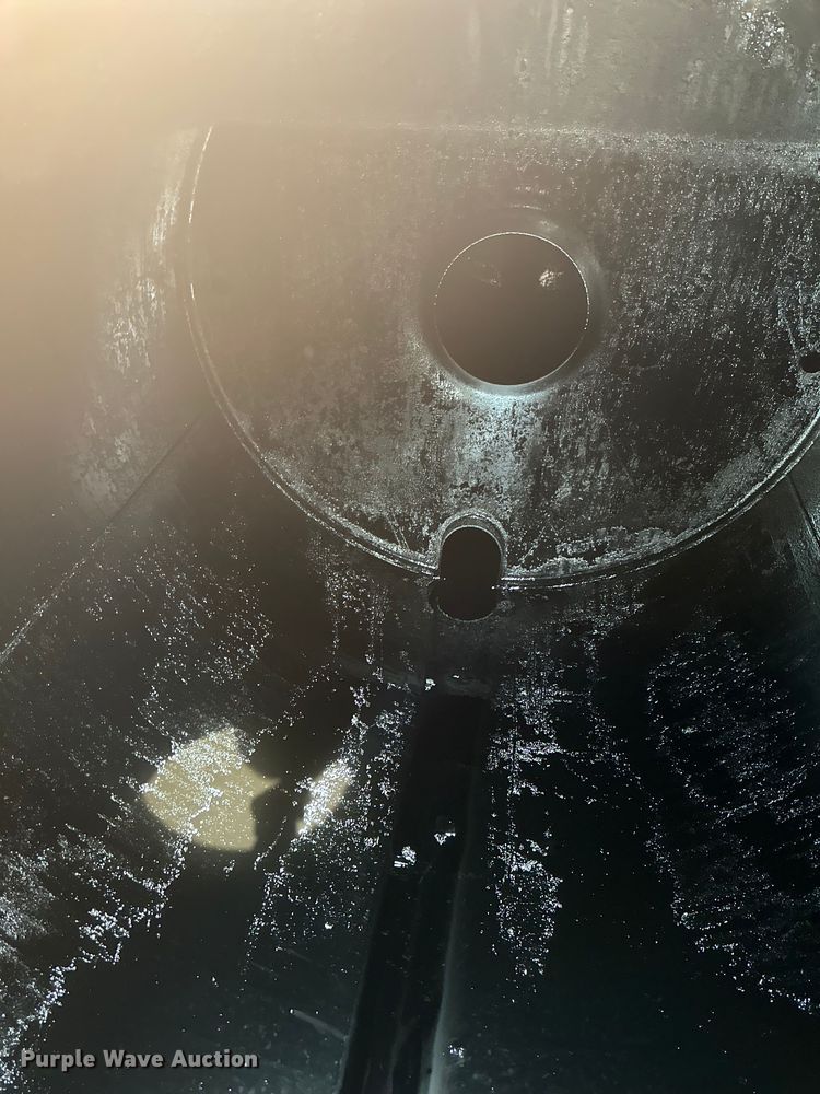 image for item EB2861 1998 Beall BIAST-75-I-SB tank trailer