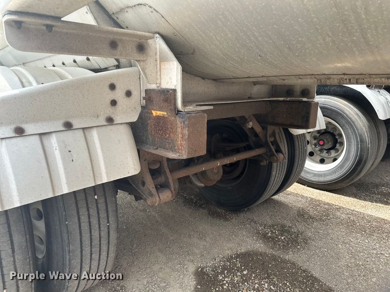 image for item EB2861 1998 Beall BIAST-75-I-SB tank trailer