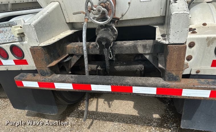 image for item EB2861 1998 Beall BIAST-75-I-SB tank trailer