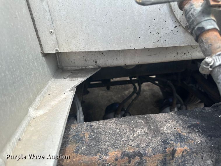 image for item EB2861 1998 Beall BIAST-75-I-SB tank trailer