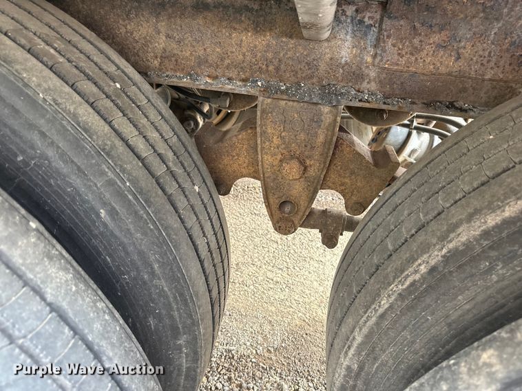 image for item EB2861 1998 Beall BIAST-75-I-SB tank trailer