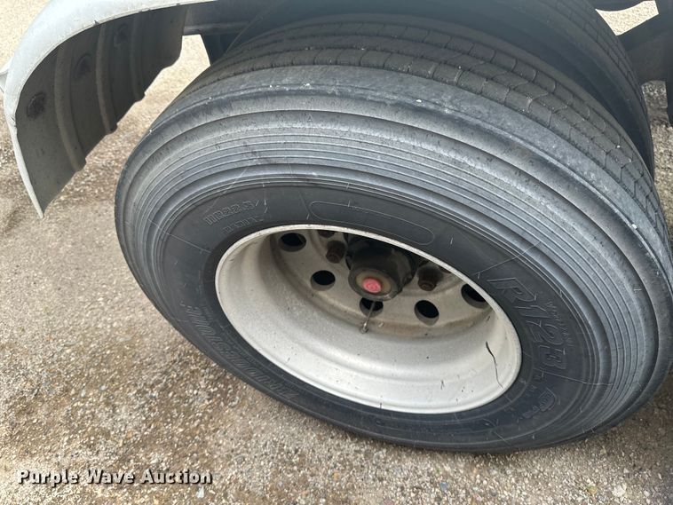 image for item EB2861 1998 Beall BIAST-75-I-SB tank trailer