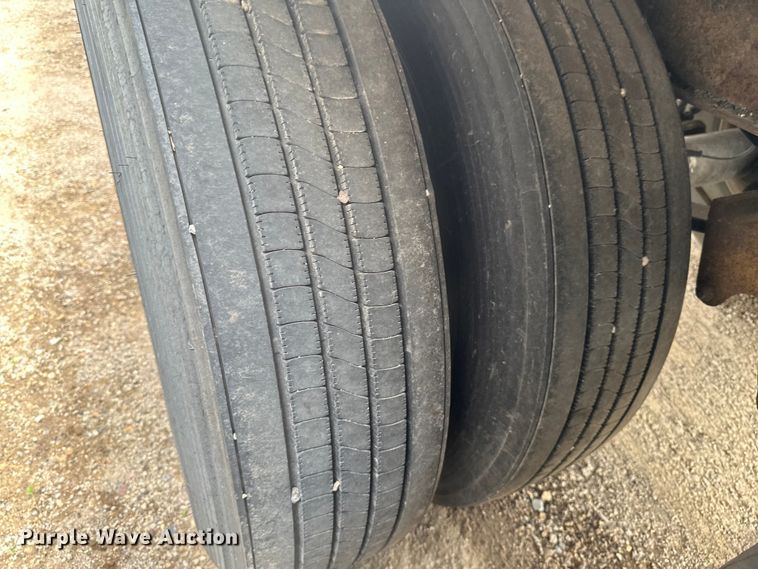 image for item EB2861 1998 Beall BIAST-75-I-SB tank trailer