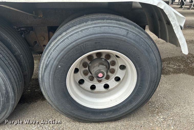 image for item EB2861 1998 Beall BIAST-75-I-SB tank trailer