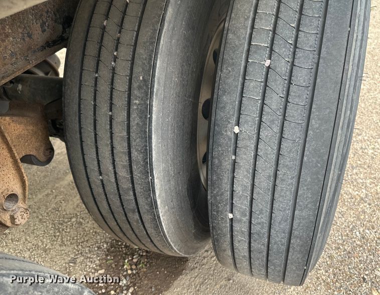 image for item EB2861 1998 Beall BIAST-75-I-SB tank trailer