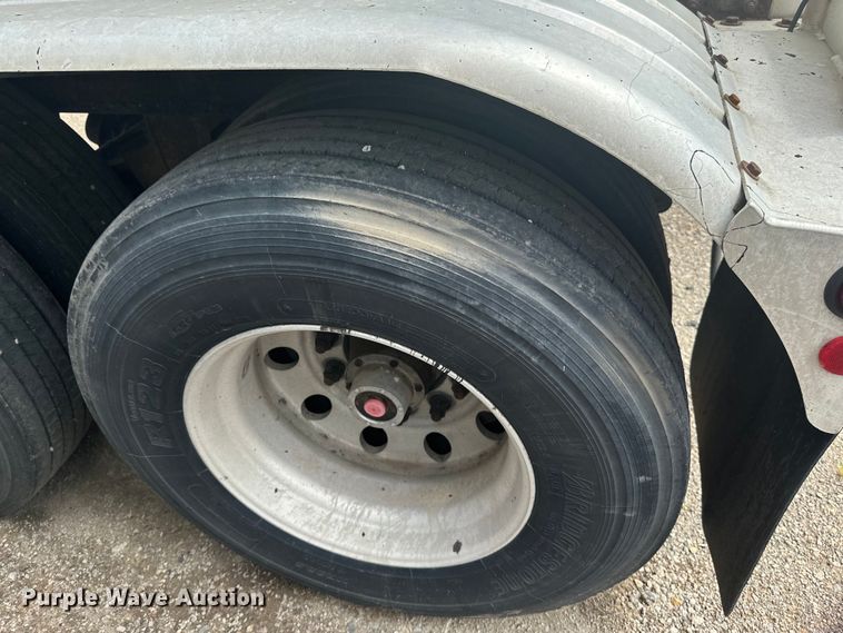 image for item EB2861 1998 Beall BIAST-75-I-SB tank trailer