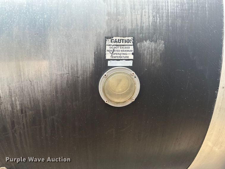 image for item EB2862 2002 Heil tank trailer