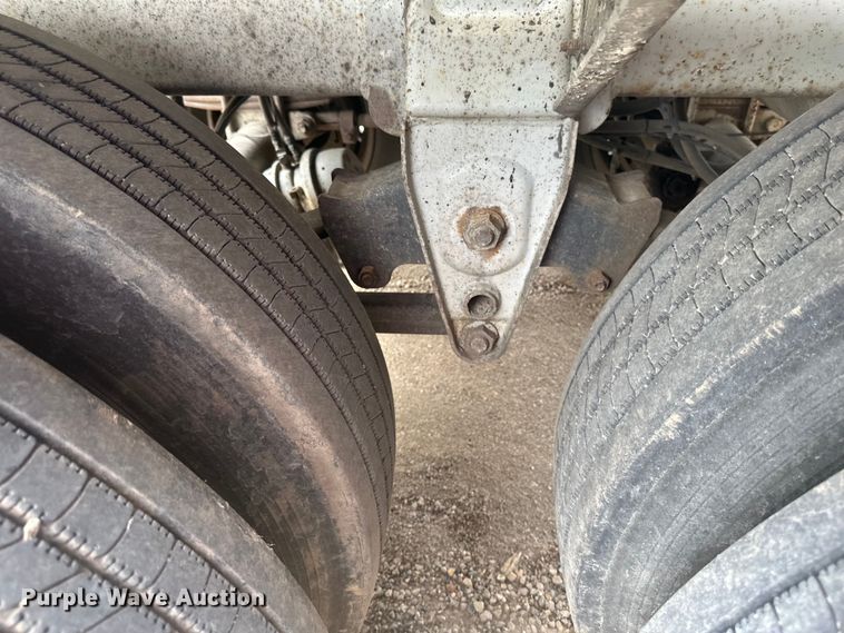 image for item EB2862 2002 Heil tank trailer