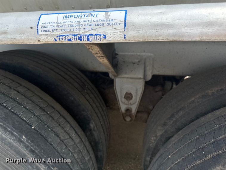 image for item EB2862 2002 Heil tank trailer