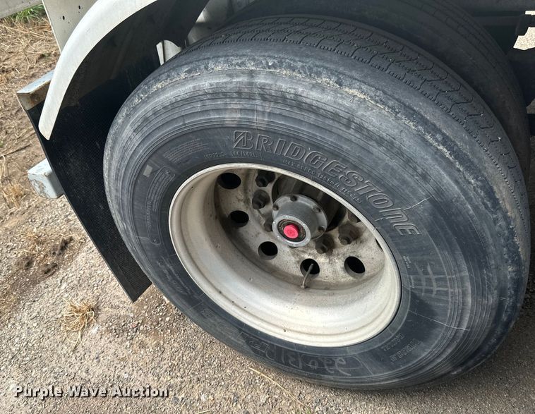 image for item EB2862 2002 Heil tank trailer